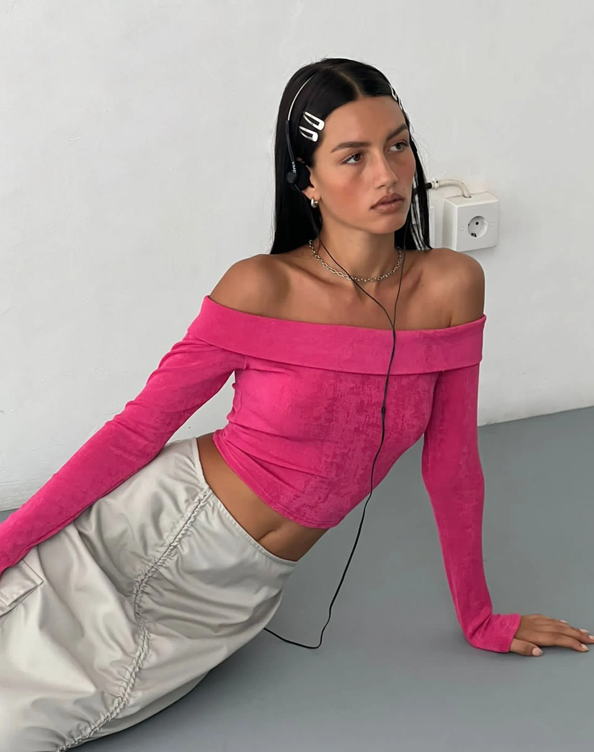 MOTEL X JACQUIE Nasari Bardot Crop Top in Magenta